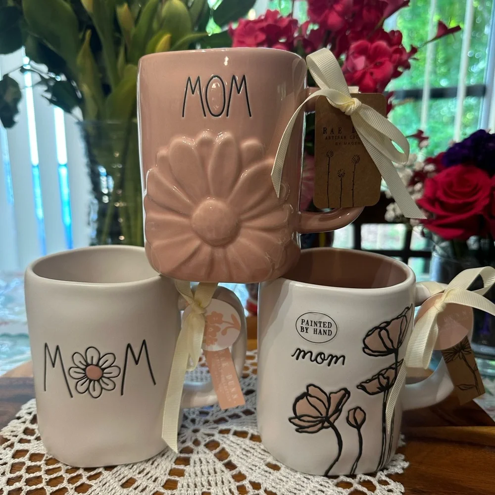 Rae Dunn Cream 'MOM' mug - Picture 4 of 4